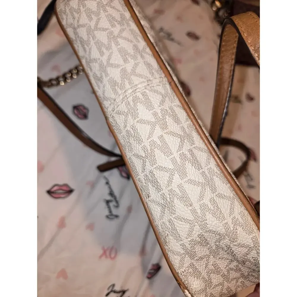 Michael Kors Jet Set Crossbody bag in vanilla monogram